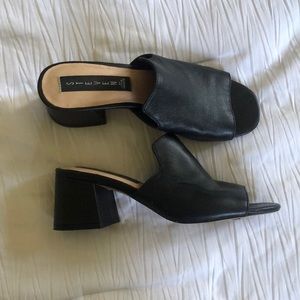 Steve Madden Waze black leather peep toe mule sandals